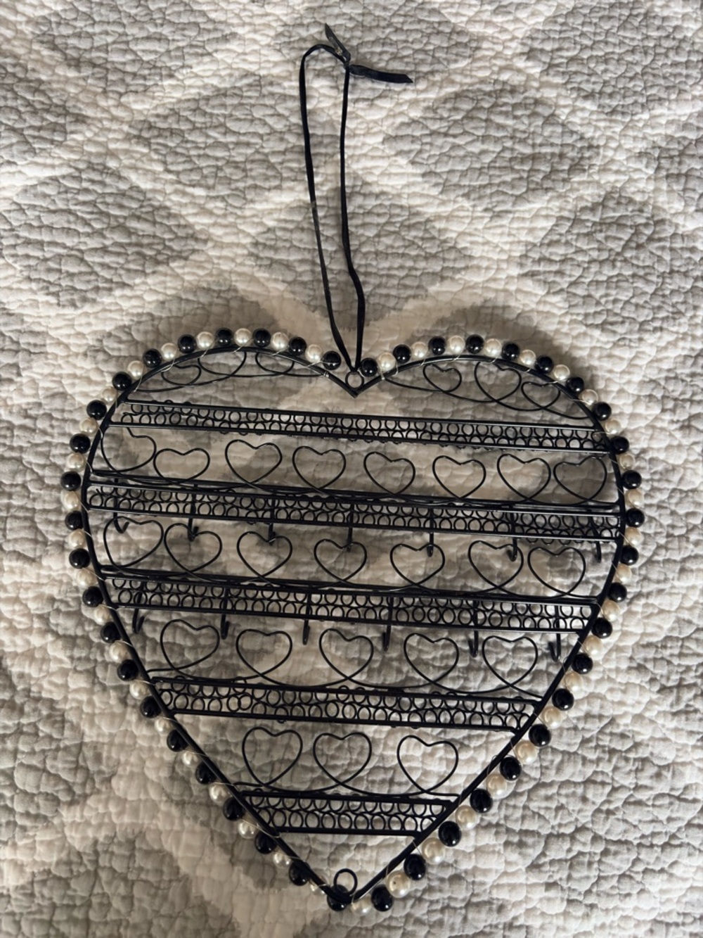 Heart-Shaped Black Metal Earring & Jewelry Organizer with Pearl Accents 11x11 - Picture 3 of 4